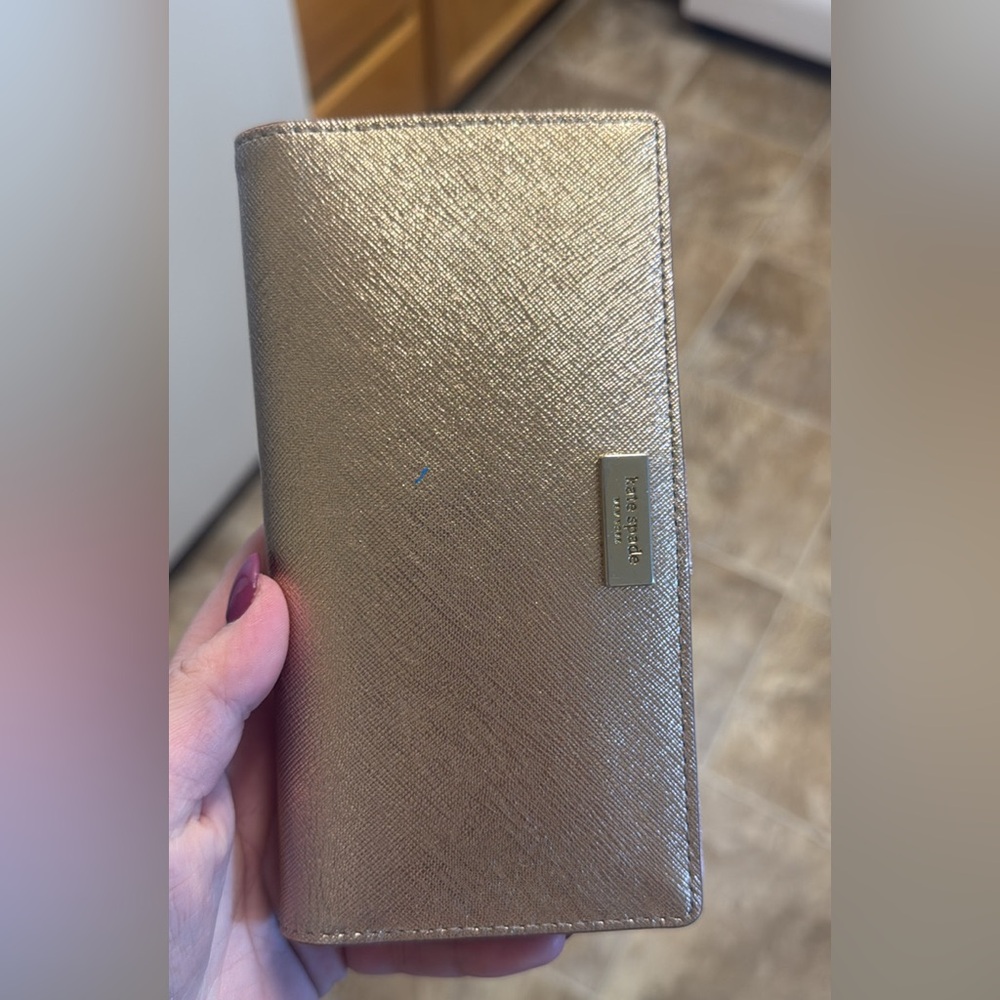 Barely used 
Spacious 
Rosegold